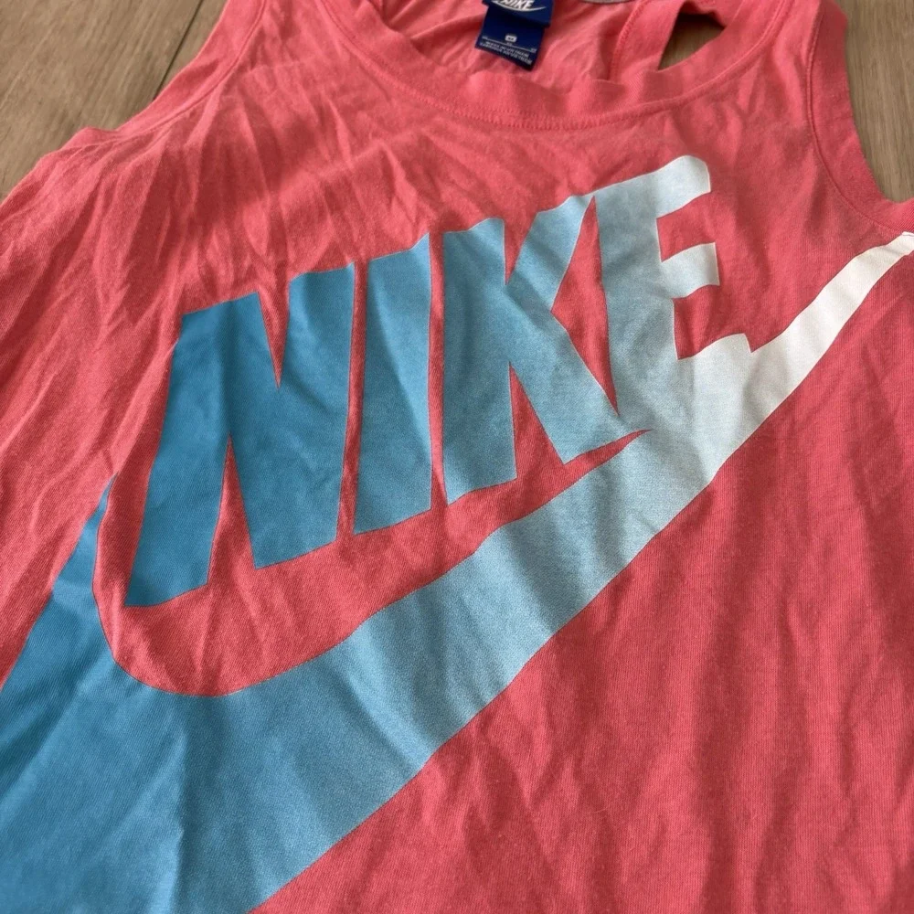 Nike Women's Medium Muscle Cut‎ Off Sleeveless Tank Top Pink